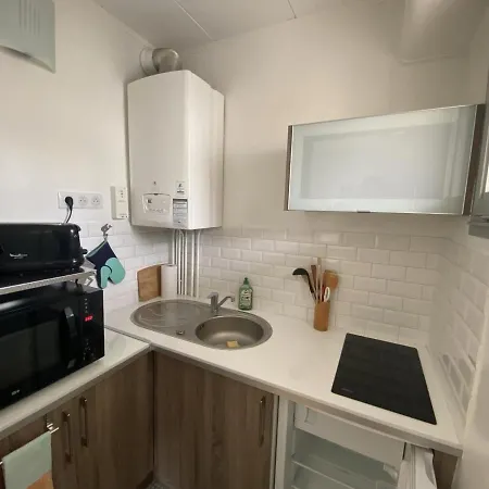 Cosy A L'aiguillon Avec Balcon - Fr-1-474-189 Αρασόν